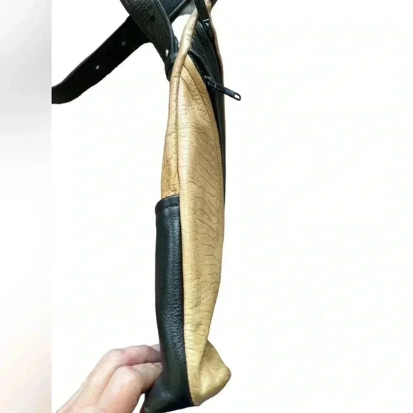 Tom Thomas Leathers Daz Asymmetrical Crossbody - Picture 15 of 15